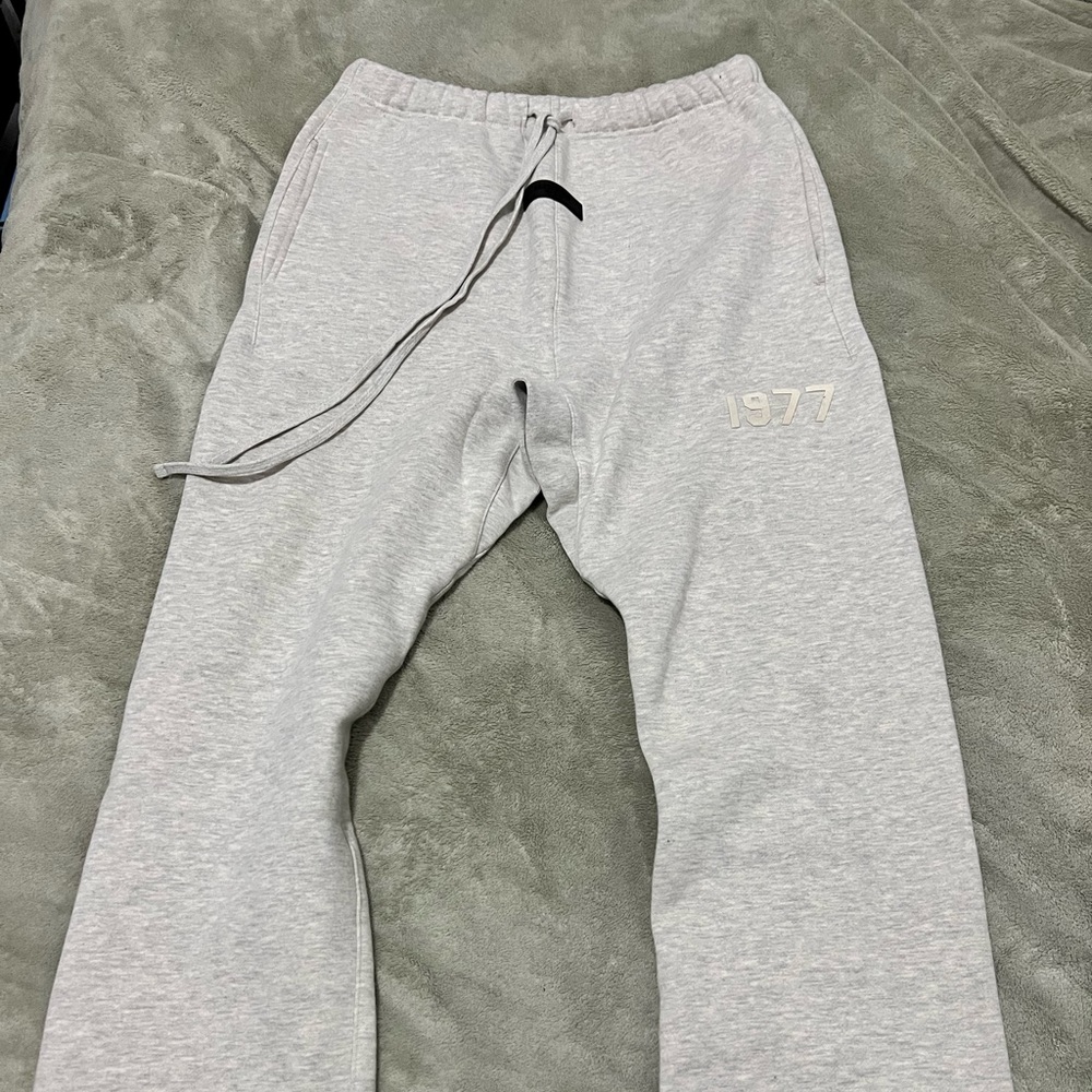 Fear of God Essentials Sweatpants - Picture 2 of 5